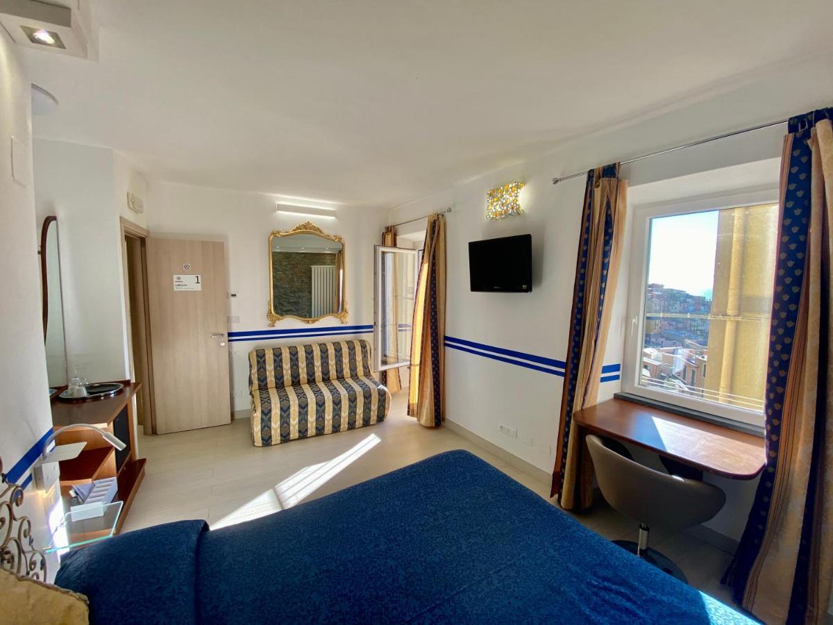 Giovanni 3* Manarola