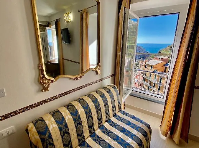 Giovanni Rooms Manarola