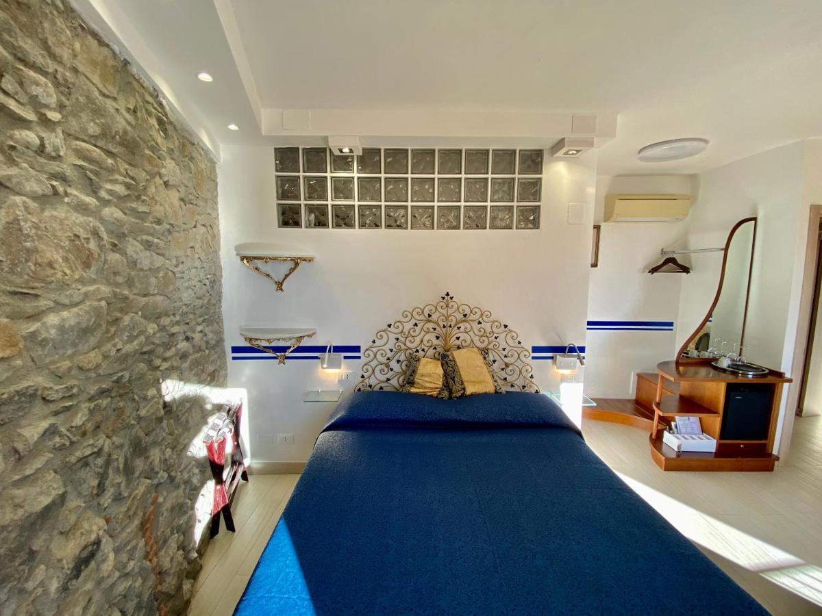 Giovanni 3* Manarola