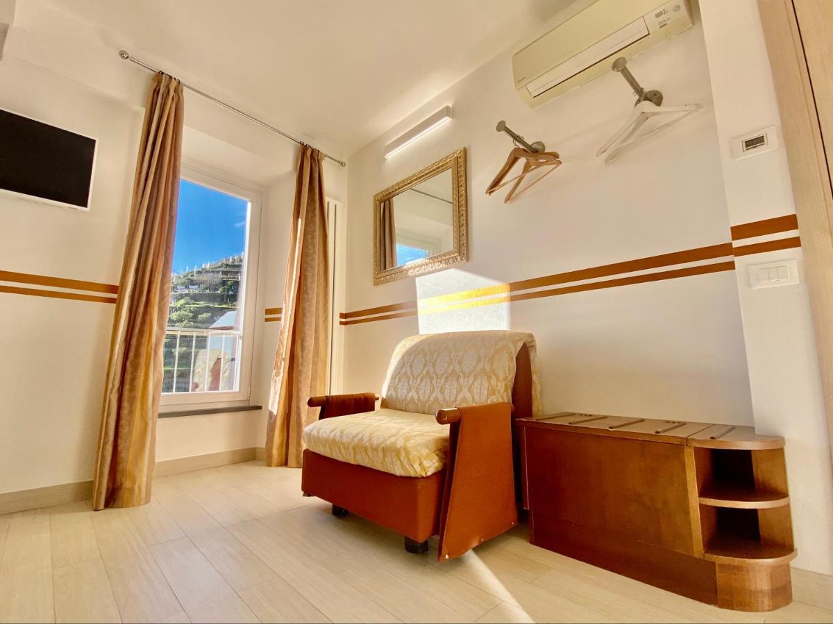 Giovanni 3* Manarola