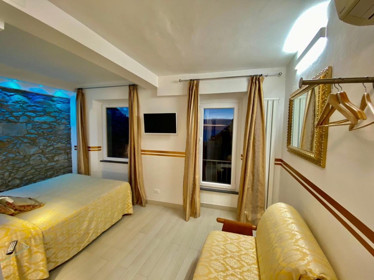 Giovanni 3* Manarola